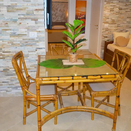 Domus Athena Appartement *